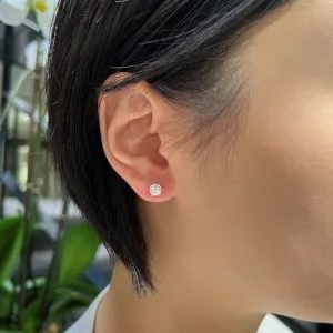 18ct white gold 2=1.40ct diamond stud earrings