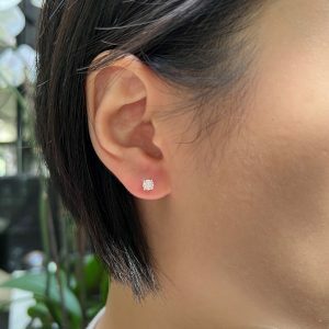 18ct white gold 2=0.60ct round diamond stud earrings