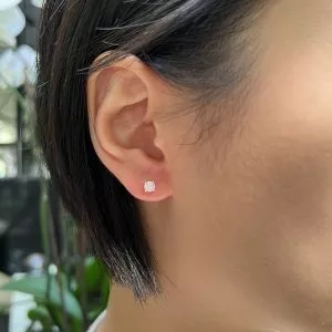 18ct white gold 2=0.61ct round diamond stud earrings