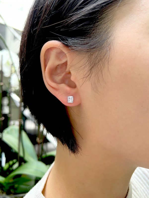 18ct white gold 2=1.53ct Radiant cut diamond stud earrings - Image 2