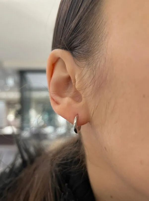 18ct white gold small hoop earrings - Image 2