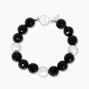 Single row of fresh water pearls and onyx bracelet