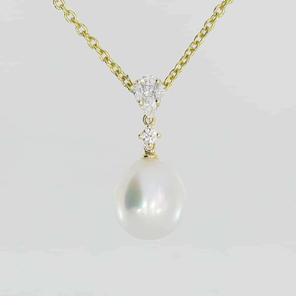 18ct yellow gold diamond and 11mm oval south sea pearl pendant