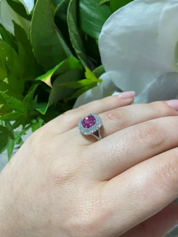 18ct white gold 2.02ct cushion cut pink sapphire and diamond ring - Image 3