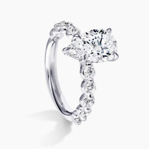 18ct white gold pear shaped brilliant cut diamond ring