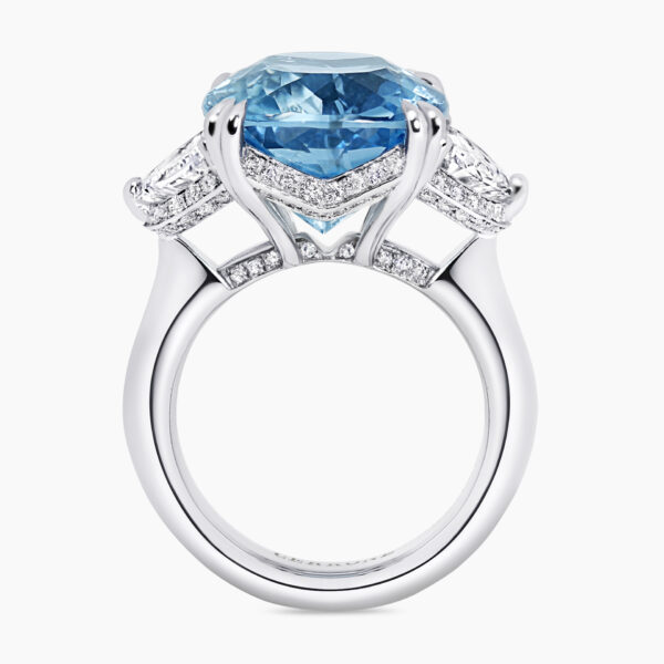18ct white gold 9.59ct cushion aquamarine and diamond ring - Image 3