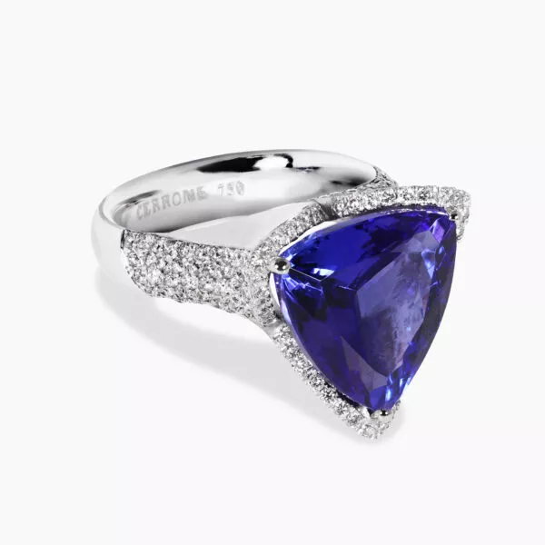 18ct white gold 8.09ct Trilliant cut tanzanite and diamond ring - Image 2