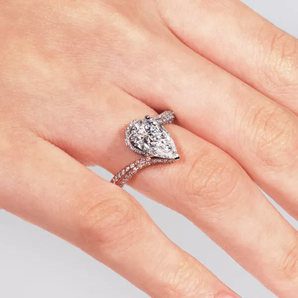 18ct white and rose gold pear shaped brilliant cut diamond ring - Image 3