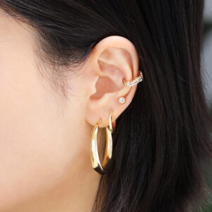 18ct yellow gold round and baguette cut diamond ear cuff