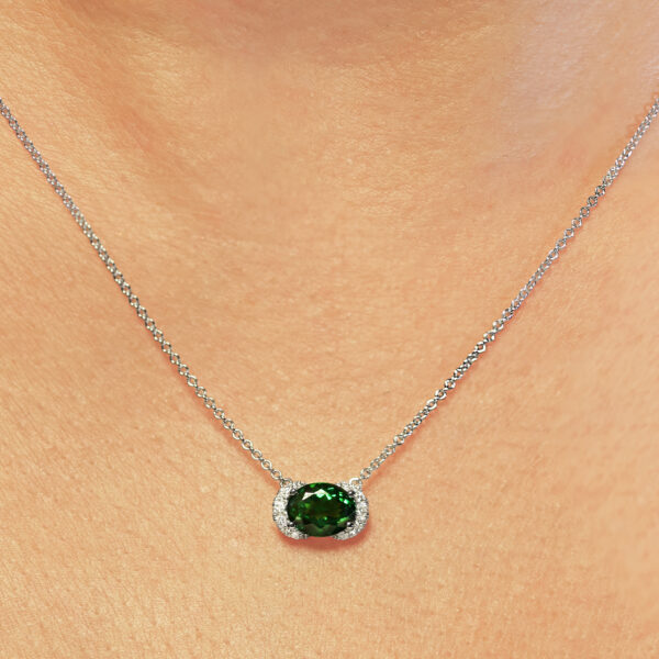 18ct white gold 1.56ct oval tsavorite garnet and diamond necklace - Image 2
