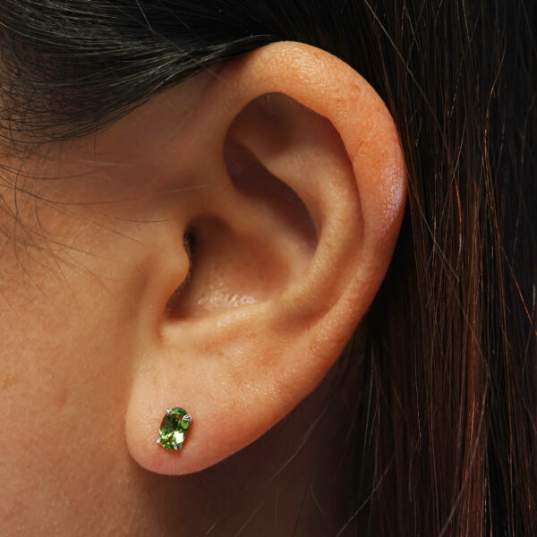 18ct white gold oval peridot stud earrings - Image 2