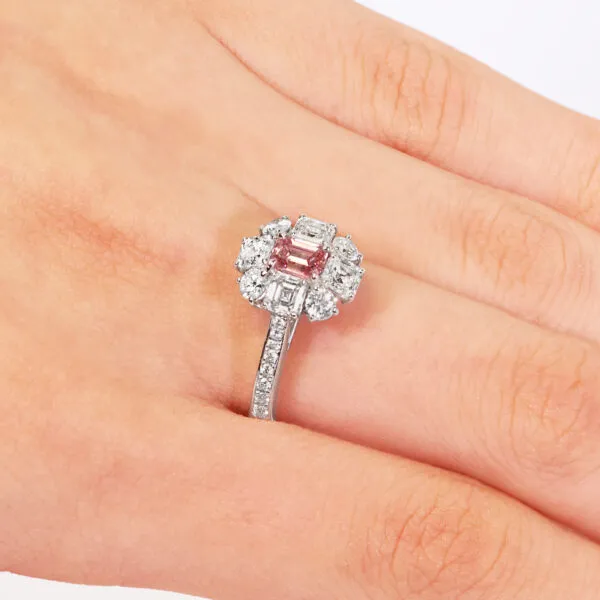 Verona Rose - Platinum emerald cut argyle pink diamond ring - Image 3
