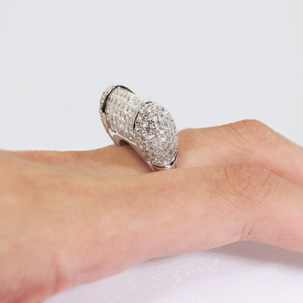 18ct white gold round and princess cut diamond ring - Image 3