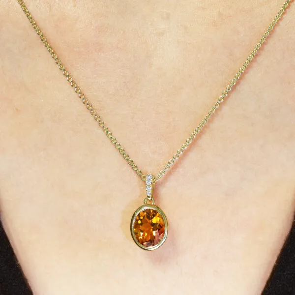 18ct yellow gold 2.24ct oval citrine and diamond pendant - Image 2