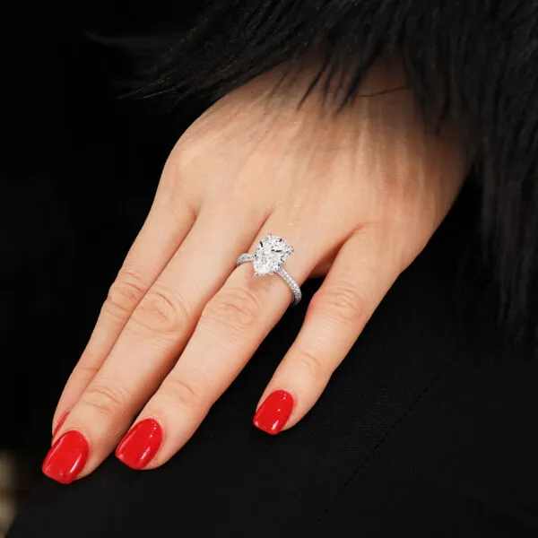 18ct white gold pear shaped diamond ring - Image 4