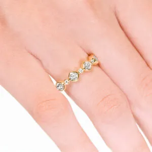 18ct yellow gold round and cushion cut diamond ring