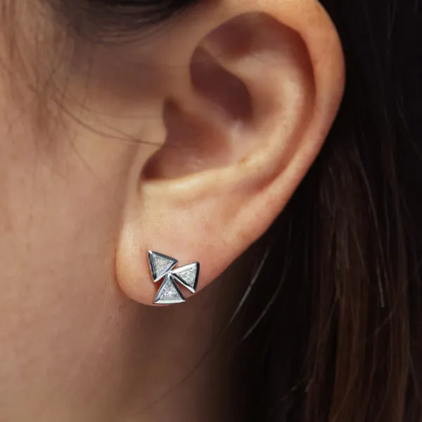 18ct white gold bezel set trilliant diamond stud earrings - Image 2