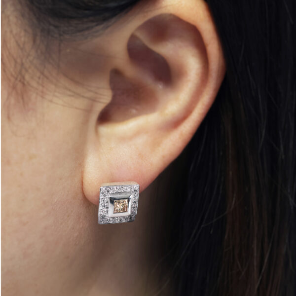 18ct white gold cognac diamond stud earrings - Image 2