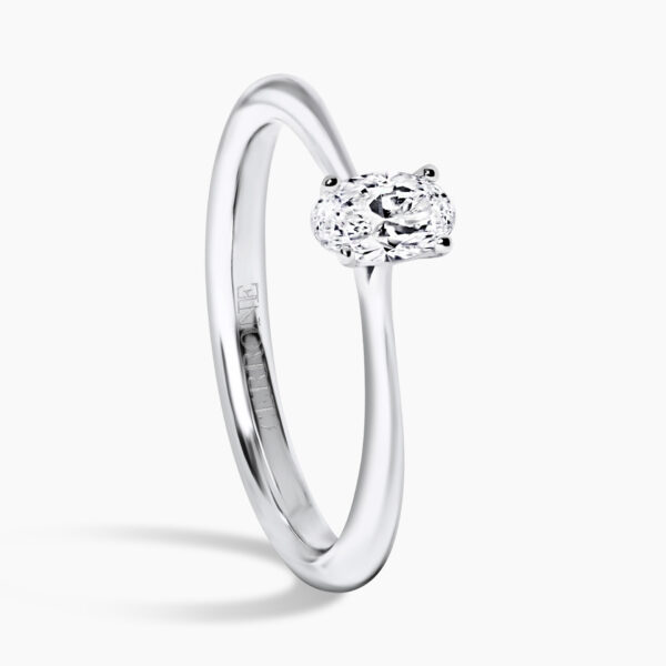 18ct white gold 0.30ct F VS2 oval brilliant cut diamond solitaire ring - Image 2