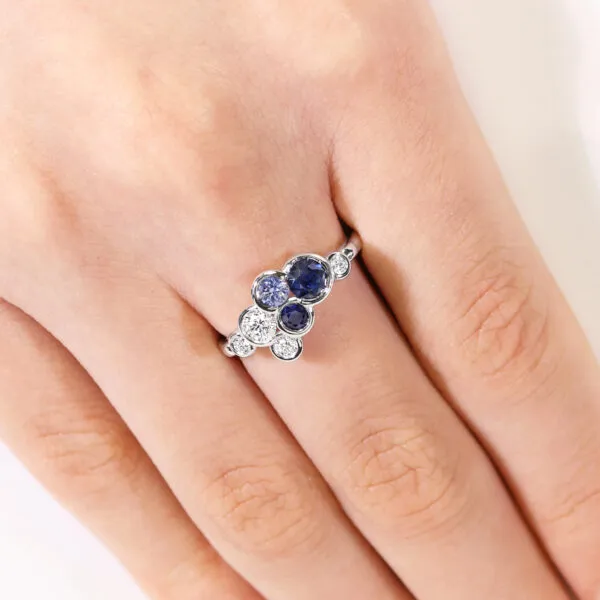 18ct white gold sapphire and diamond bezel ring - Image 2