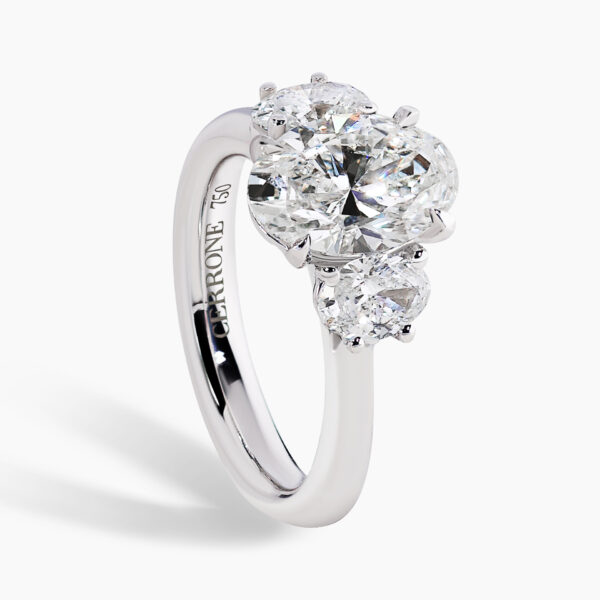 18ct white gold 2.35ct F VS2 Oval Shaped LAB Diamond Ring - Image 2
